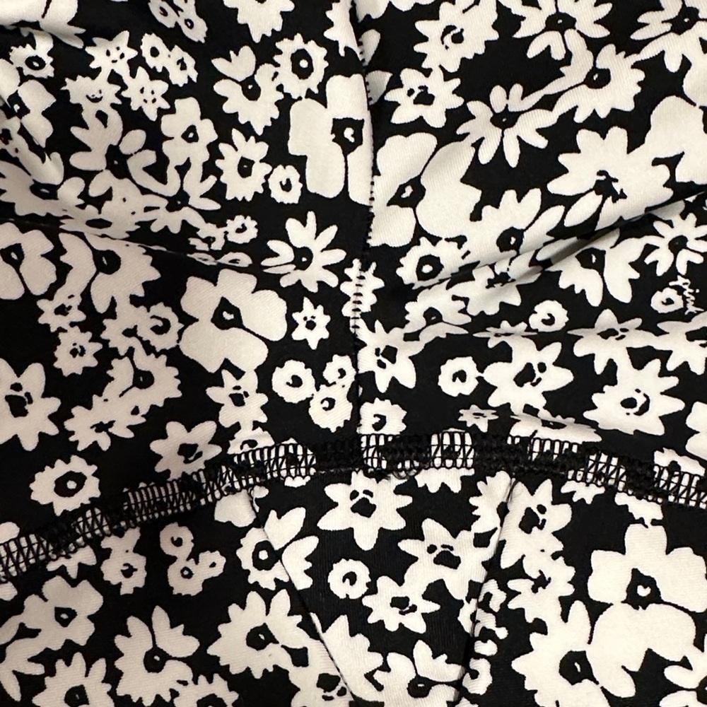 PINK Victoria's Secret Black Short Sleeve Tee with White Floral Design - Picture 9 of 12